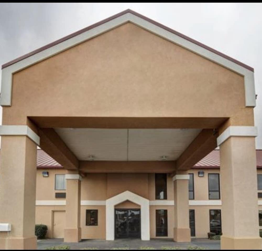 Quality Inn & Suites Pine Bluff Exterior foto