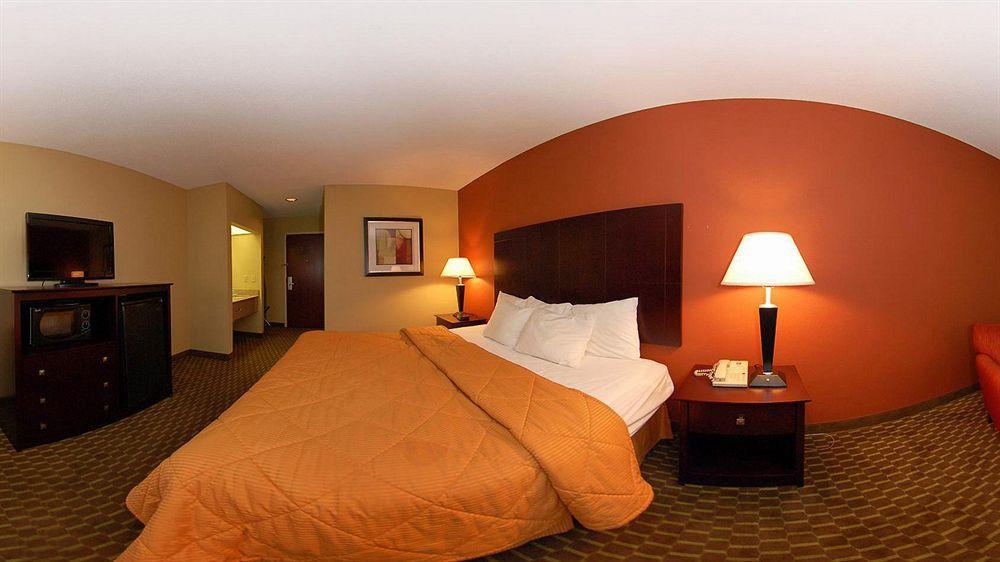 Quality Inn & Suites Pine Bluff Exterior foto