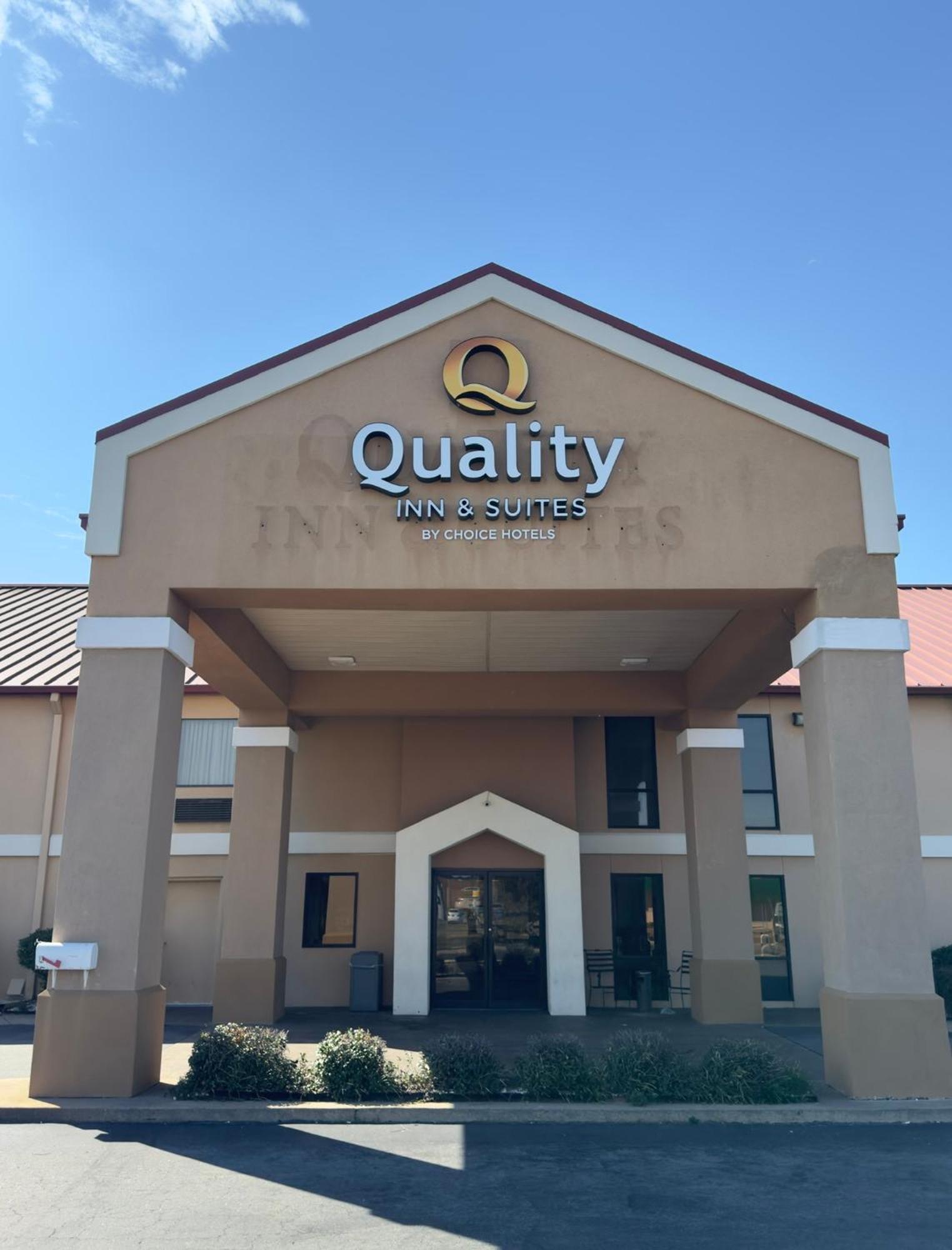 Quality Inn & Suites Pine Bluff Exterior foto