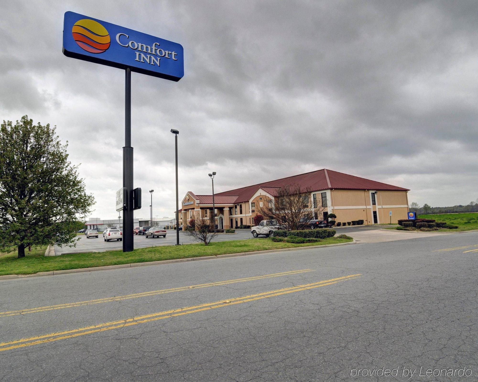 Quality Inn & Suites Pine Bluff Exterior foto
