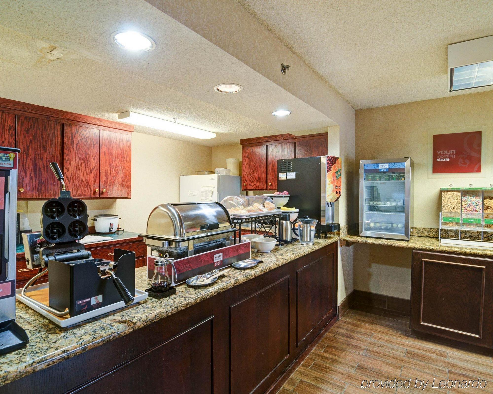 Quality Inn & Suites Pine Bluff Exterior foto