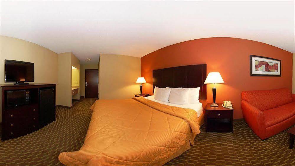 Quality Inn & Suites Pine Bluff Exterior foto